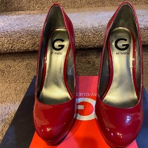 G BY GUESS patent leather red pumps